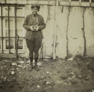 Gleason, posing with a snapshot camera, met Chisholm while working for Dr Munro's Flying Ambulance Corps, undated.